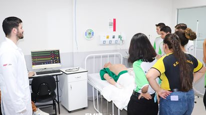 Escola Cívico-Militar de Itajubá realiza visita guiada no campus da FMIT | Afya