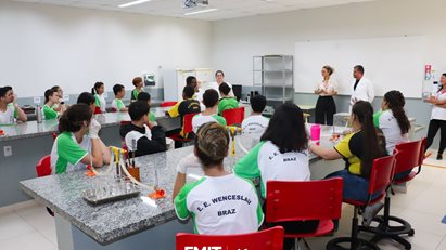 Escola Cívico-Militar de Itajubá realiza visita guiada no campus da FMIT | Afya
