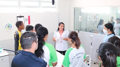 Escola Cívico-Militar de Itajubá realiza visita guiada no campus da FMIT | Afya