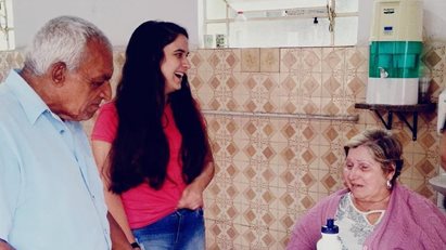 Alunos da FMIT proporcionam tarde memorável de interação com idosos no Lar da Providência