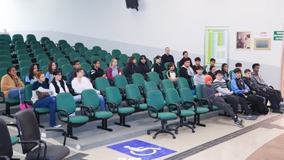Colégio Genesis realiza visita guiada no campus da FMIT | Afya