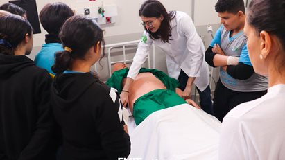 Colégio Genesis realiza visita guiada no campus da FMIT | Afya
