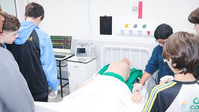 Colégio Genesis realiza visita guiada no campus da FMIT | Afya