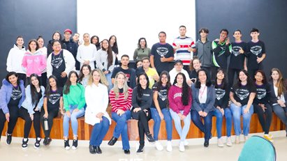 Turmas do Ensino Médio do Colégio Major João Pereira visitam a FMIT