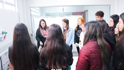 Turmas do Ensino Médio do Colégio Major João Pereira visitam a FMIT