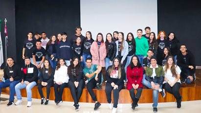 Turmas do Ensino Médio do Colégio Major João Pereira visitam a FMIT
