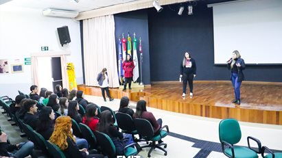Turmas do Ensino Médio do Colégio Major João Pereira visitam a FMIT