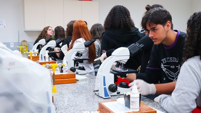 Turmas do Ensino Médio do Colégio Major João Pereira visitam a FMIT