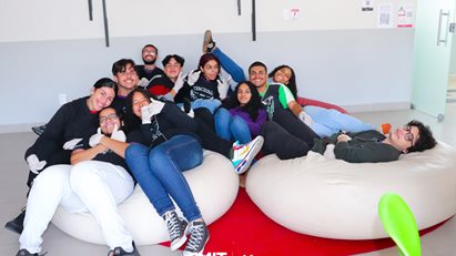 Turmas do Ensino Médio do Colégio Major João Pereira visitam a FMIT