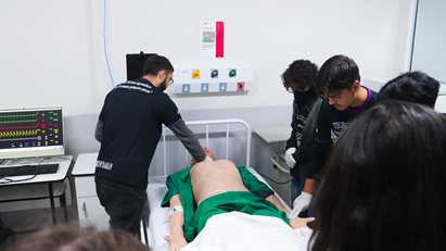 Turmas do Ensino Médio do Colégio Major João Pereira visitam a FMIT