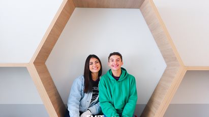Turmas do Ensino Médio do Colégio Major João Pereira visitam a FMIT