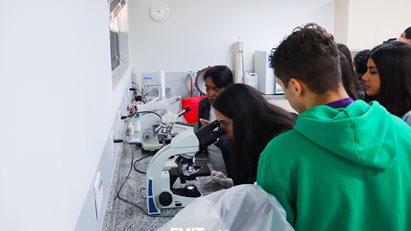 Turmas do Ensino Médio do Colégio Major João Pereira visitam a FMIT