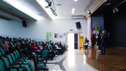 Turmas do Ensino Médio do Colégio Major João Pereira visitam a FMIT