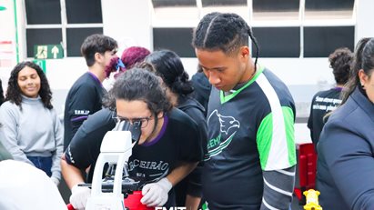 Turmas do Ensino Médio do Colégio Major João Pereira visitam a FMIT
