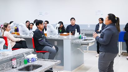 Turmas do Ensino Médio do Colégio Major João Pereira visitam a FMIT