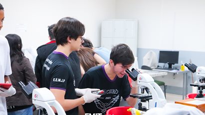 Turmas do Ensino Médio do Colégio Major João Pereira visitam a FMIT