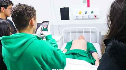 Turmas do Ensino Médio do Colégio Major João Pereira visitam a FMIT