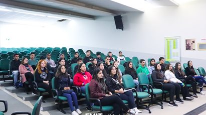 Turmas do Ensino Médio do Colégio Major João Pereira visitam a FMIT