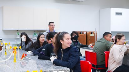 Turmas do Ensino Médio do Colégio Major João Pereira visitam a FMIT