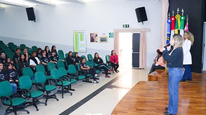 Turmas do Ensino Médio do Colégio Major João Pereira visitam a FMIT