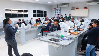 Turmas do Ensino Médio do Colégio Major João Pereira visitam a FMIT