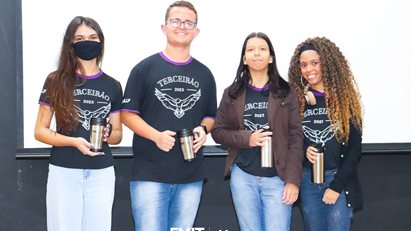 Turmas do Ensino Médio do Colégio Major João Pereira visitam a FMIT