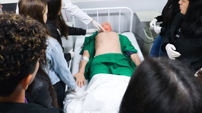 Turmas do Ensino Médio do Colégio Major João Pereira visitam a FMIT