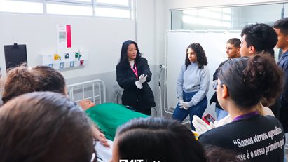 Turmas do Ensino Médio do Colégio Major João Pereira visitam a FMIT
