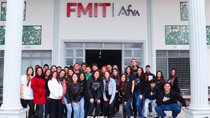 Turmas do Ensino Médio do Colégio Major João Pereira visitam a FMIT