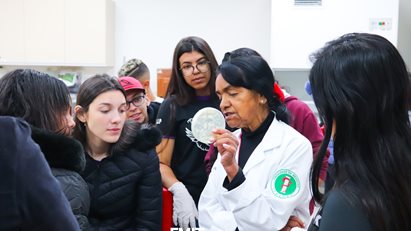 Turmas do Ensino Médio do Colégio Major João Pereira visitam a FMIT