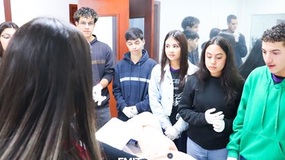 Turmas do Ensino Médio do Colégio Major João Pereira visitam a FMIT