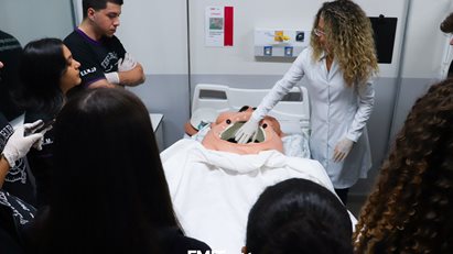 Turmas do Ensino Médio do Colégio Major João Pereira visitam a FMIT