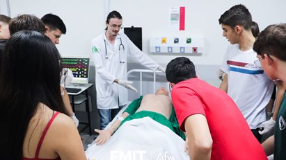 Colégio Laser de São Lourenço/MG visita a Faculdade de Medicina de Itajubá