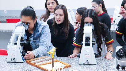 Ensino Médio do Colégio Sagrado Coração de Jesus visita a FMIT