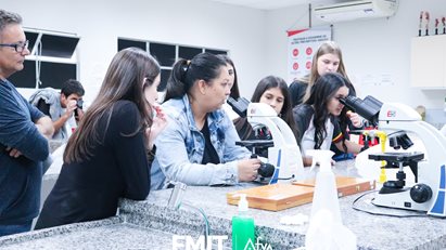Ensino Médio do Colégio Sagrado Coração de Jesus visita a FMIT