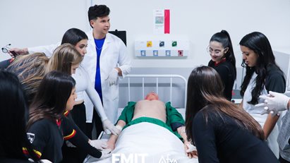 Ensino Médio do Colégio Sagrado Coração de Jesus visita a FMIT