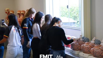 Ensino Médio do Colégio Sagrado Coração de Jesus visita a FMIT