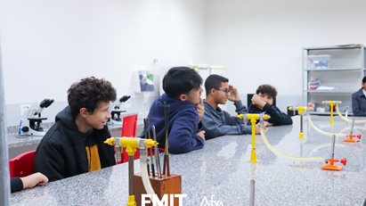 Instituto Mário Brangança realiza uma visita a nossos laboratórios