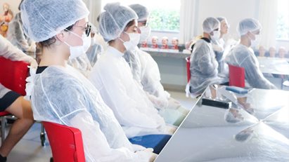 Colégio Anglo realiza visita-guiada em nossa Unidade