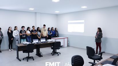 Colégio Anglo realiza visita-guiada em nossa Unidade