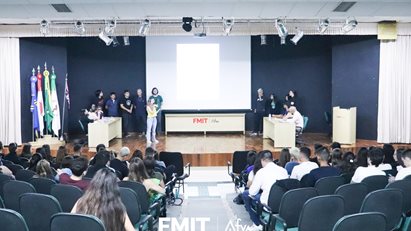 Alunos realizam apresentação com foco na temática 'Dengue'