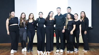 Alunos realizam apresentação com foco na temática 'Dengue'