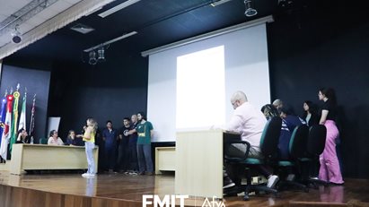 Alunos realizam apresentação com foco na temática 'Dengue'