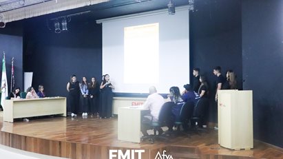 Alunos realizam apresentação com foco na temática 'Dengue'