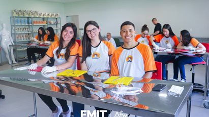 Colégio 1º de junho realiza visita-guiada em nosso campus