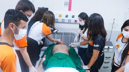 Colégio 1º de junho realiza visita-guiada em nosso campus