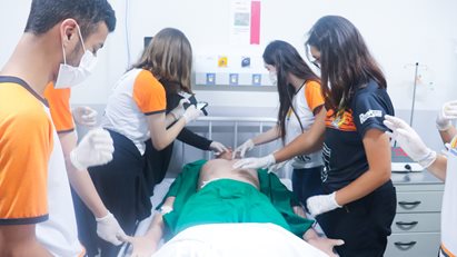 Colégio 1º de junho realiza visita-guiada em nosso campus
