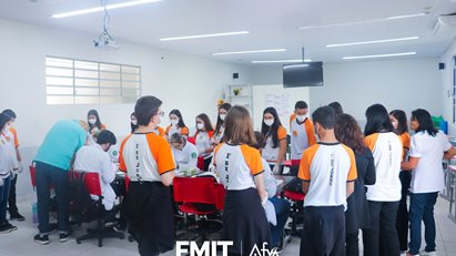 Colégio 1º de junho realiza visita-guiada em nosso campus