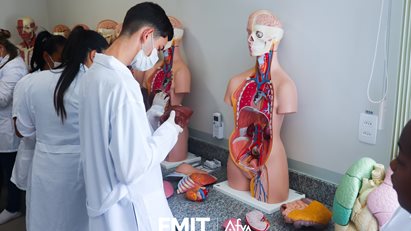 Curso Técnico SENAC realiza visita guiada no campus da FMIT