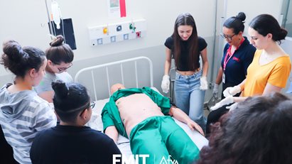 Ensino Médio e Cursinho pré-vestibular do Colégio G9 realiza visita guiada no campus da FMIT